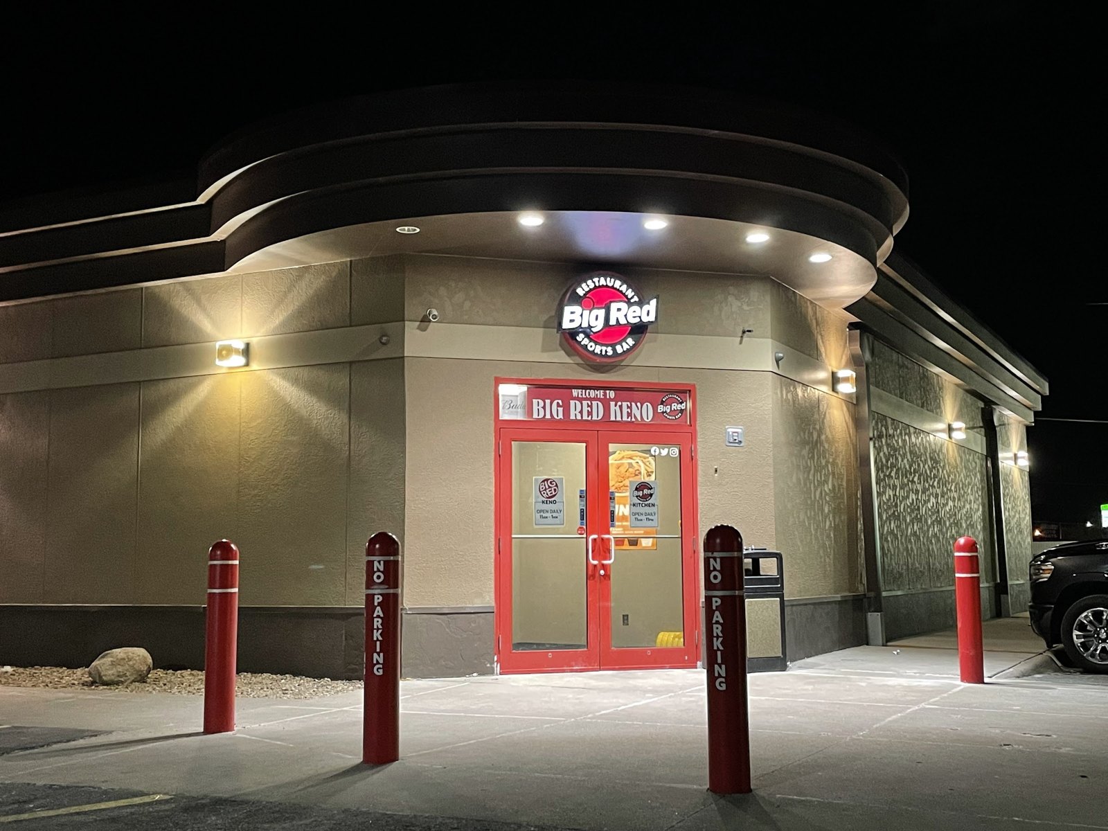 Big Red Restaurant & Sports Bar