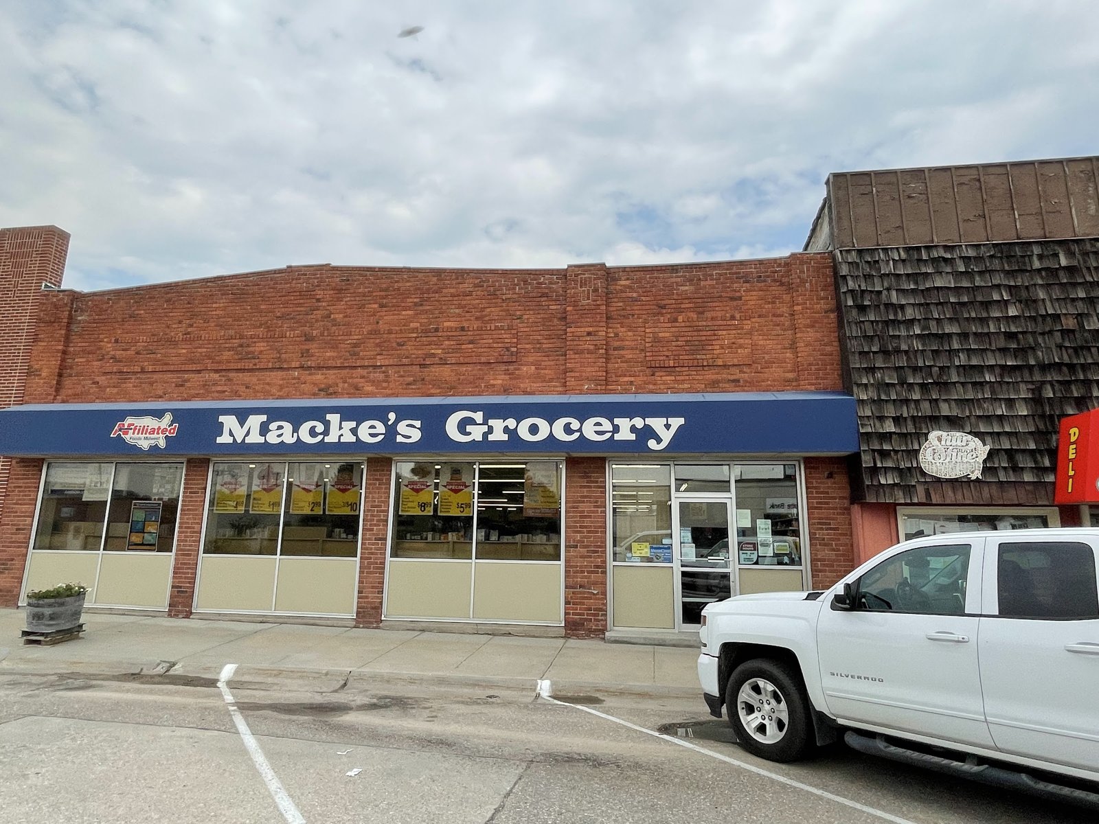 Macke’s Grocery Macke’s Grocery