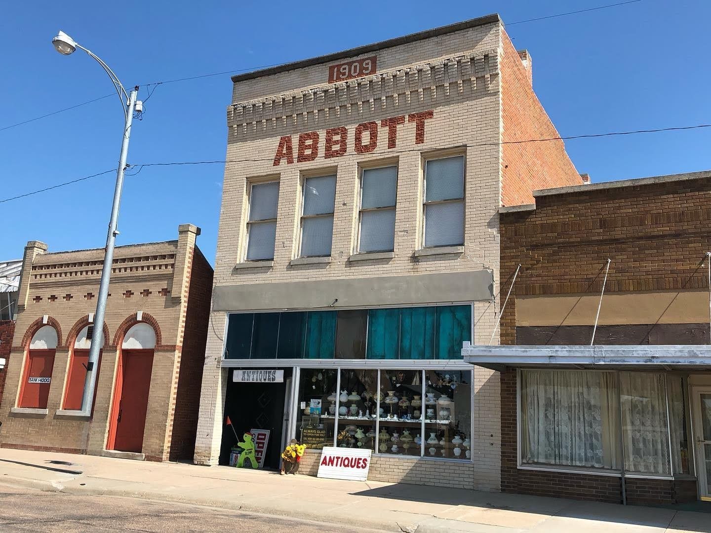 Abbott Antiques, Sargent, Nebraska