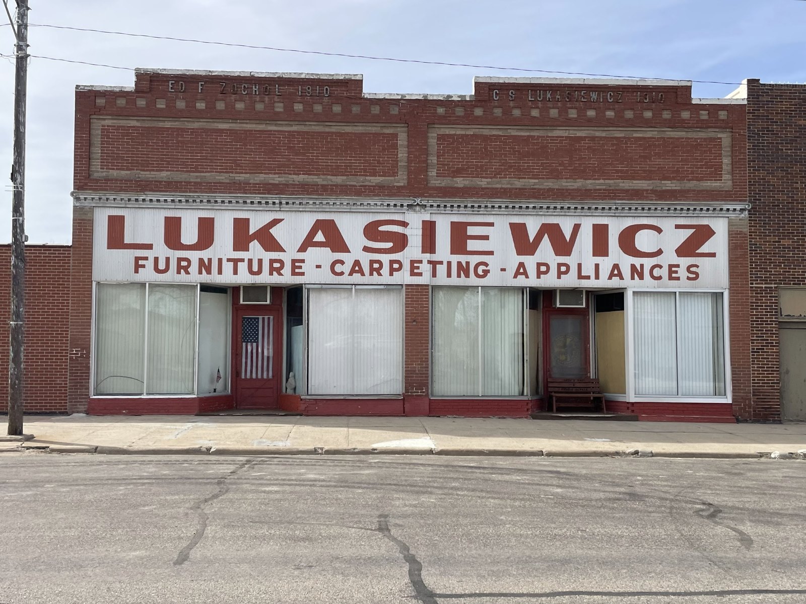 Lukasiewicz Furniture, Carpeting & Appliances