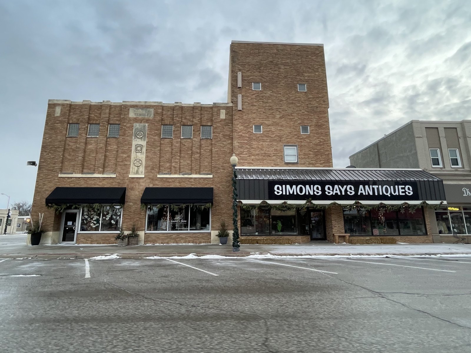 Simons Says Antiques
