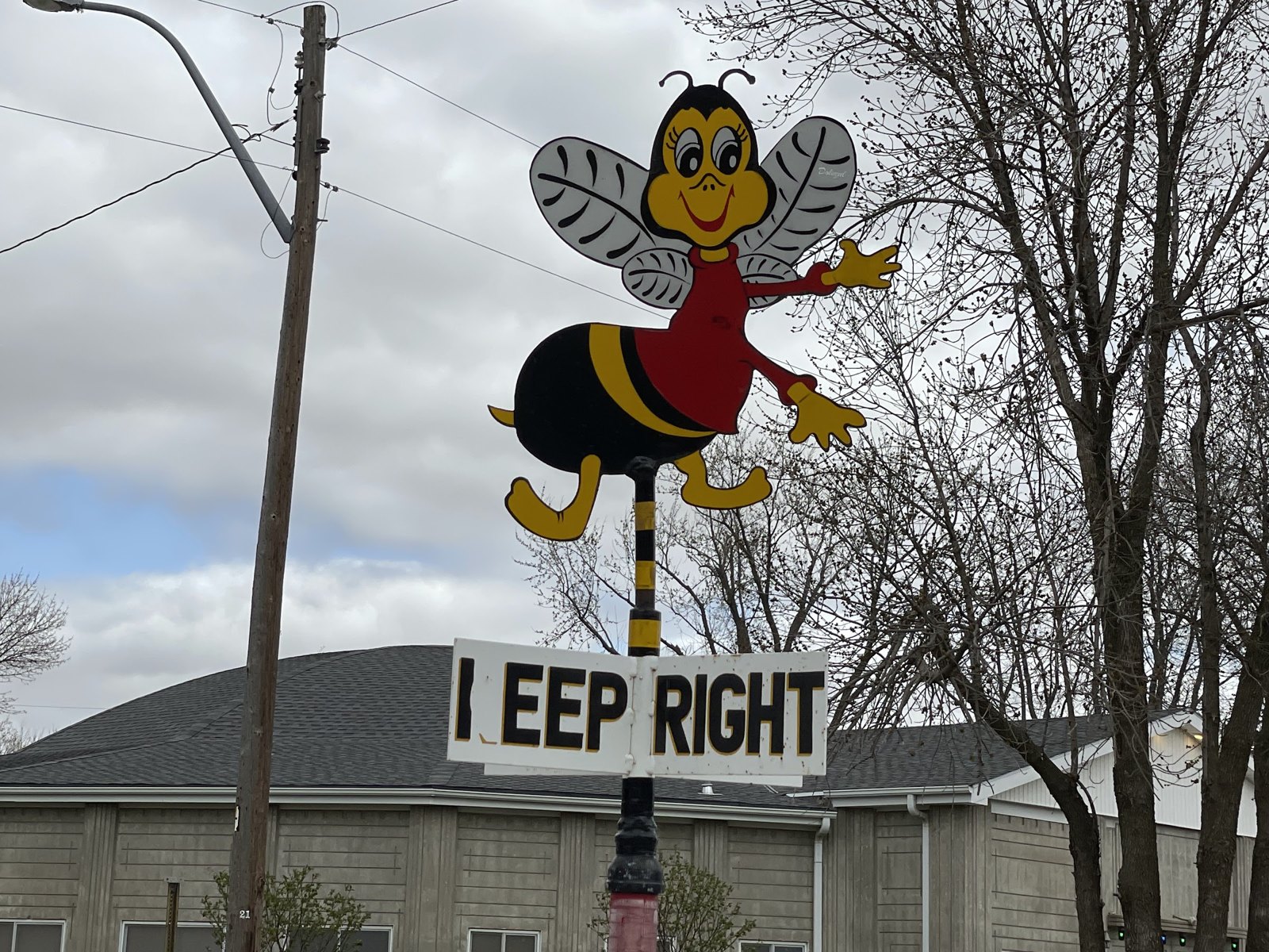 Keep Right bee sign, Bee, Nebraska Keep Right bee sign, Bee, Nebraska