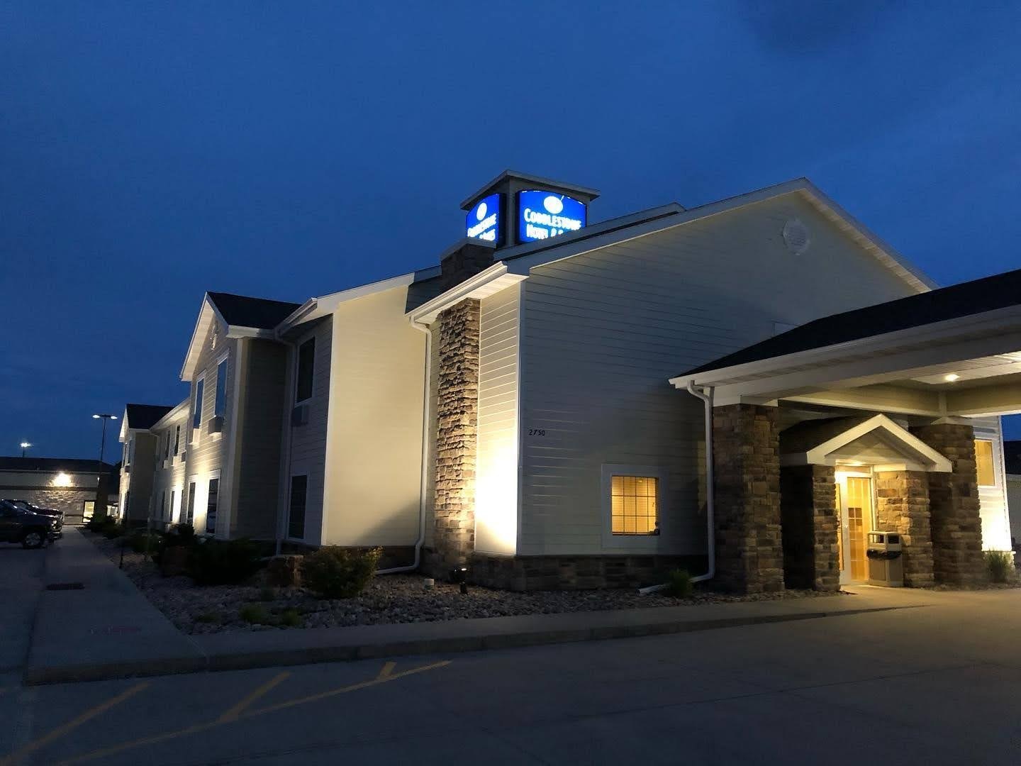 Cobblestone Hotel & Suites – Broken Bow