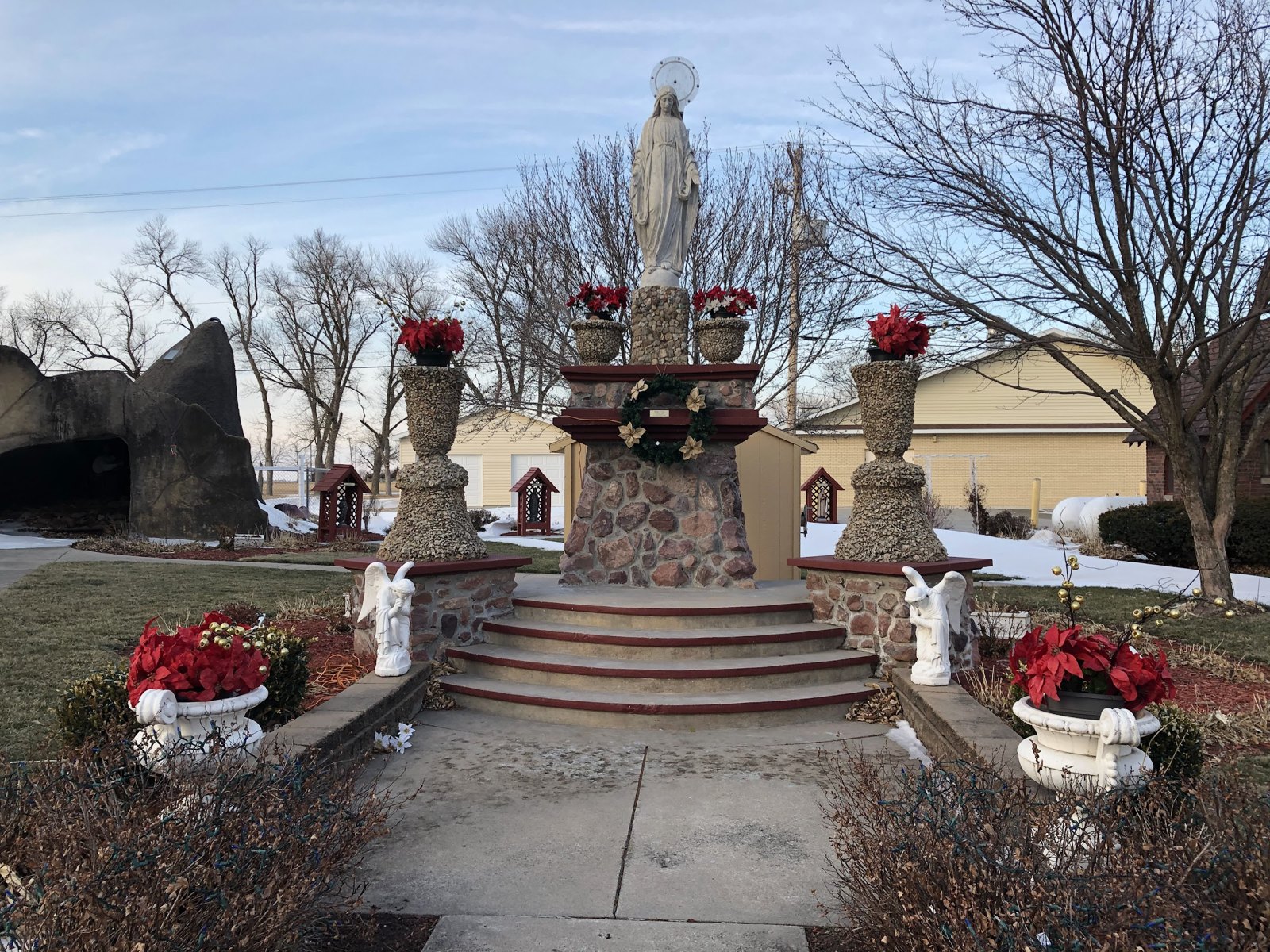 Grotto shrine, Dwight, Nebraska Grotto shrine, Dwight, Nebraska