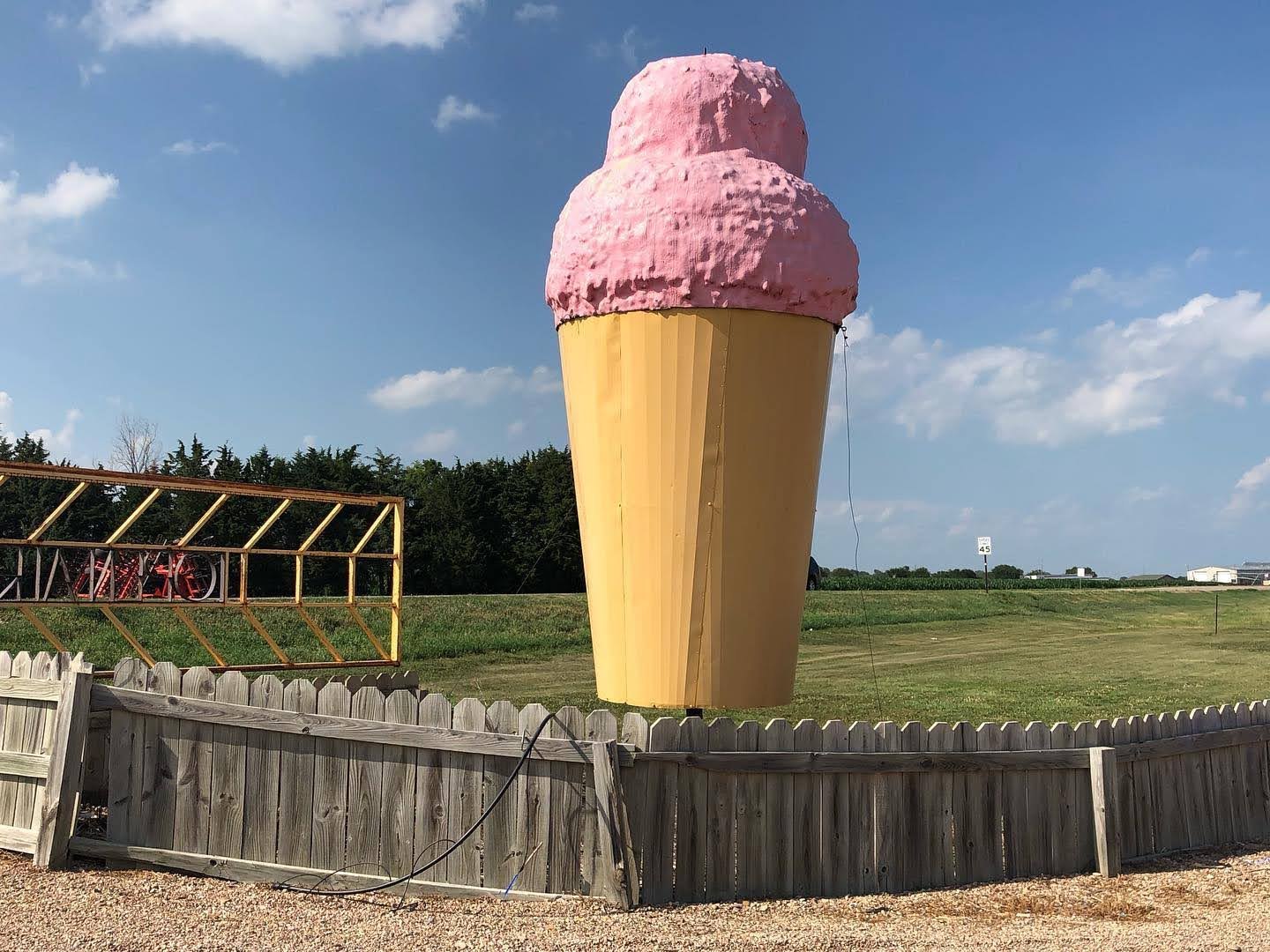 Giant ice cream cone, Shelton, Nebraska